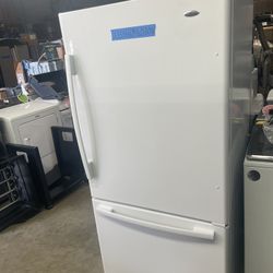 Bottom Freezer Refrigerator Amana White W 33”