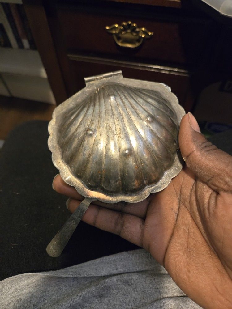Vintage Queen Anne Silver plated Oyster Shell Butter Dish