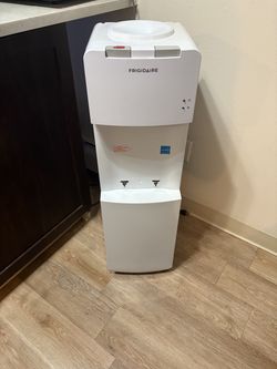 Frigidaire Water Dispenser