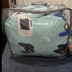 2 video game-themed comforter set Twin