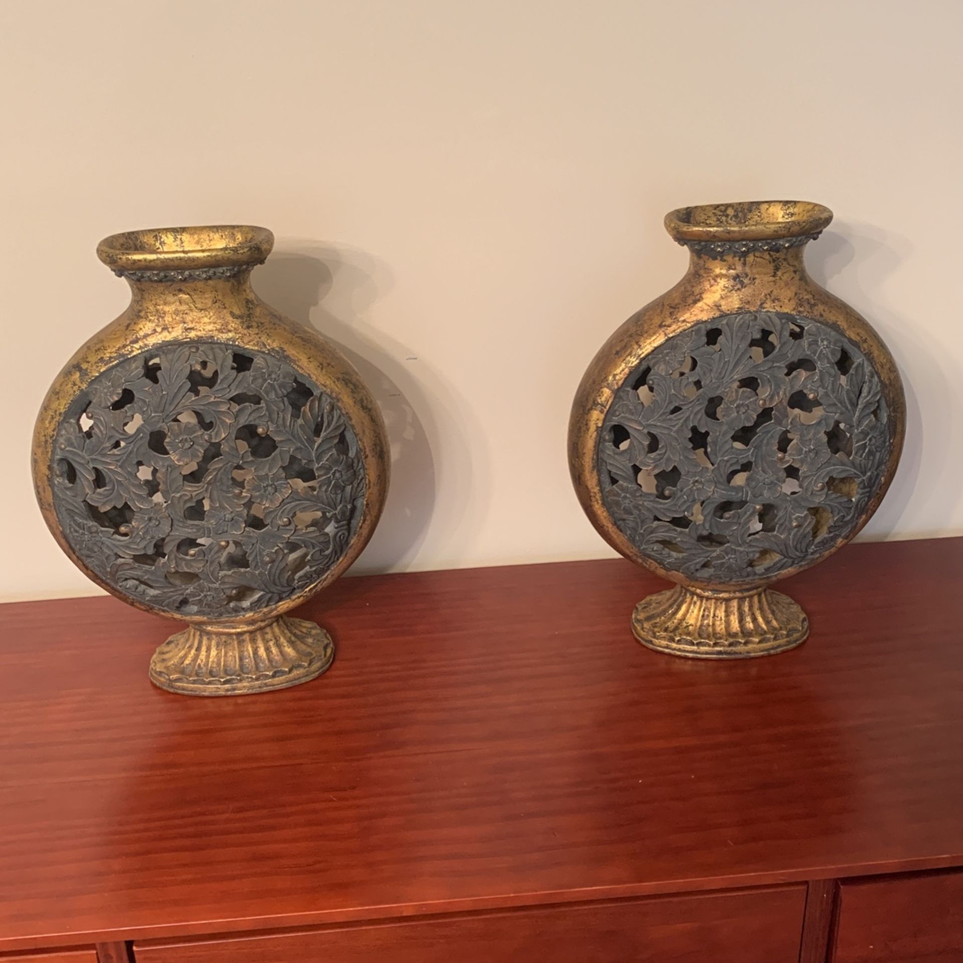 2 Flower Vases