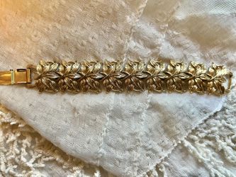 Goldtone vintage Bracelet-7 Inches