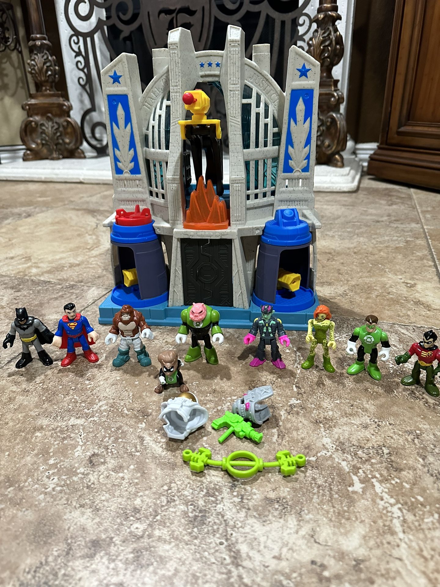 Imaginext DC Super Friends Hall of Justice With Action Figures - Superman, Batman, Robin