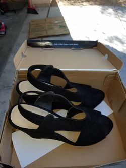 Women's wedges size 9.5 new in box