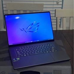 Asus Rog Intel Ultra 9 W/RTX 5080