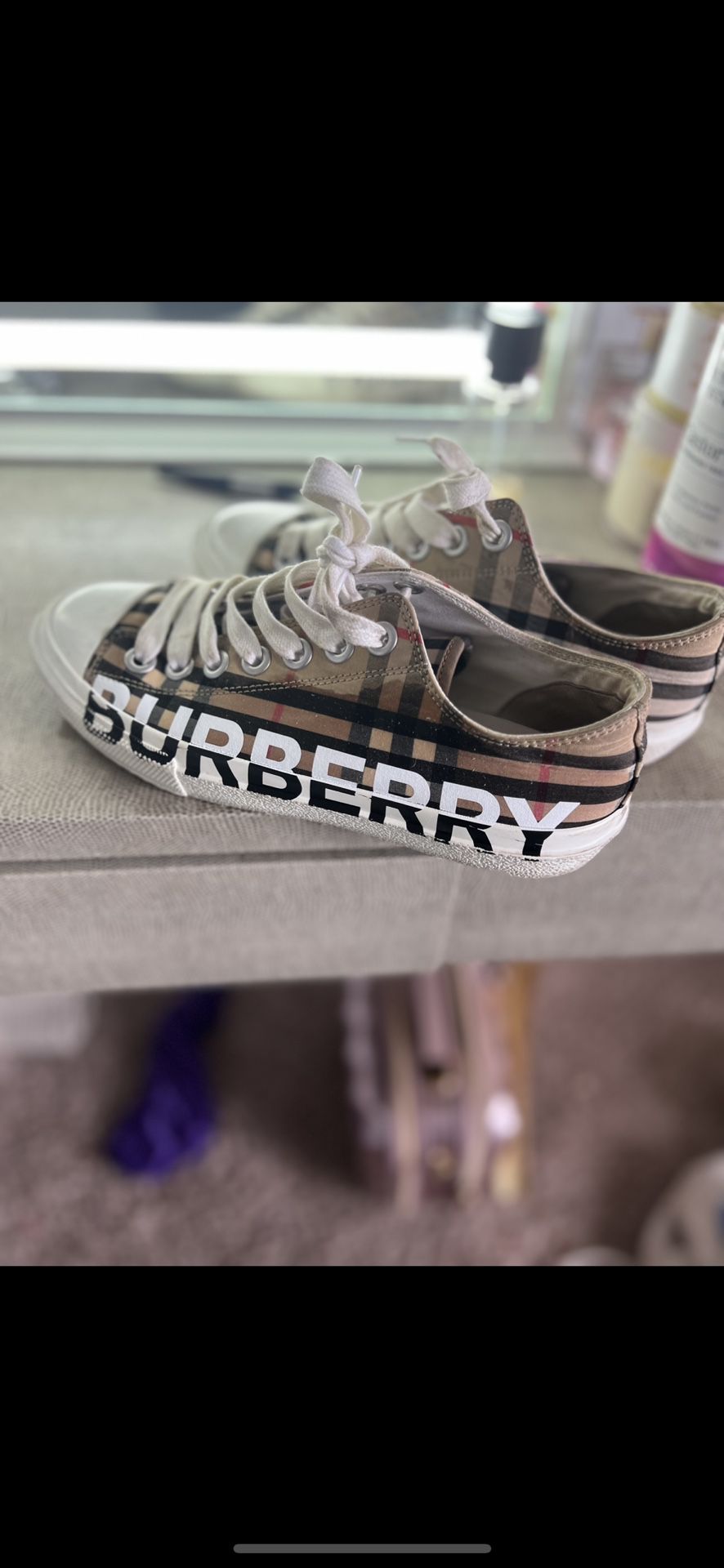 Women’s Burberry Shoe Size 6