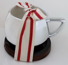 Starbucks Holiday  Metallic Silver Mirror-Finish 14 oz Round Bulb Orb Mug