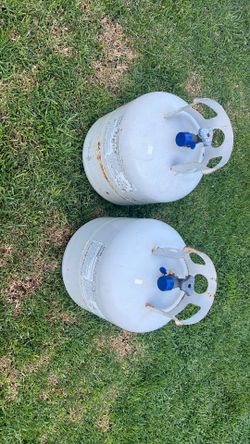 Propane gas tank