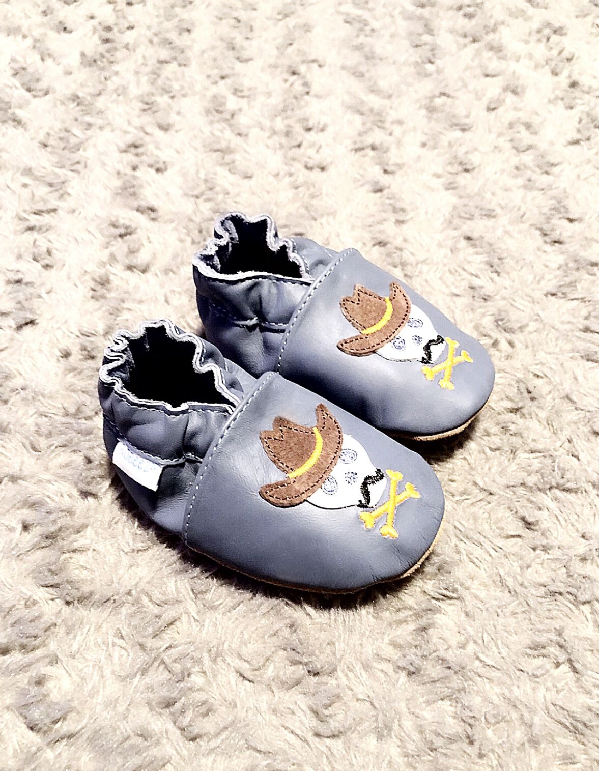 Robeez BuckARoo soft sole shoes paid $32 size 0-6 months Purchased from Nordstrom’s. Fun Blue Skull design