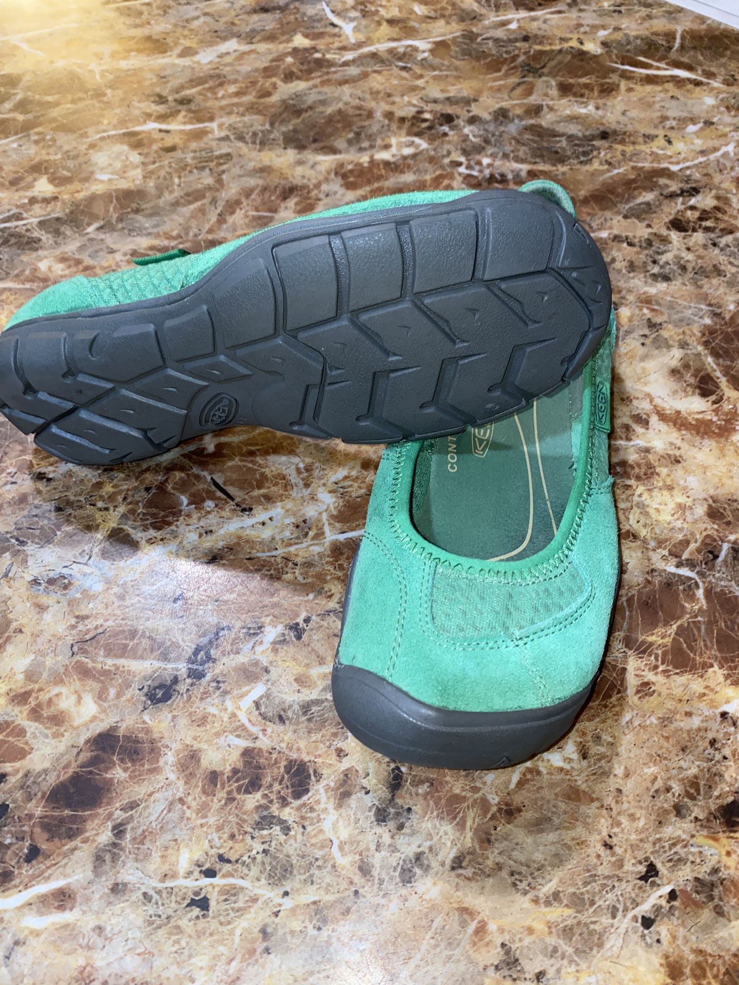 New Keen Womans Contour Arch Shoe Size 9.5