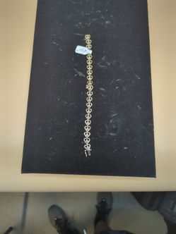 10Kt Yellow Gold Heart Bracelet 7.8" 4.5 Grams w/ APX .25CT of Small Diamonds