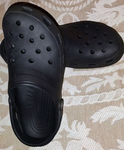 FIRM IN MERCED‼️Black Crocs Classic Clogs