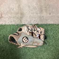 Used Wilson A2000 SuperSkin 11.75" Fastpitch Softball Glove - RHT (Read Description)