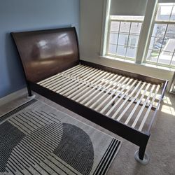 Queen Bed, Take Appart And Assemble In Minutes 