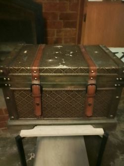 WOOD LEATHER AND BRASS TREASURE CHEST $10