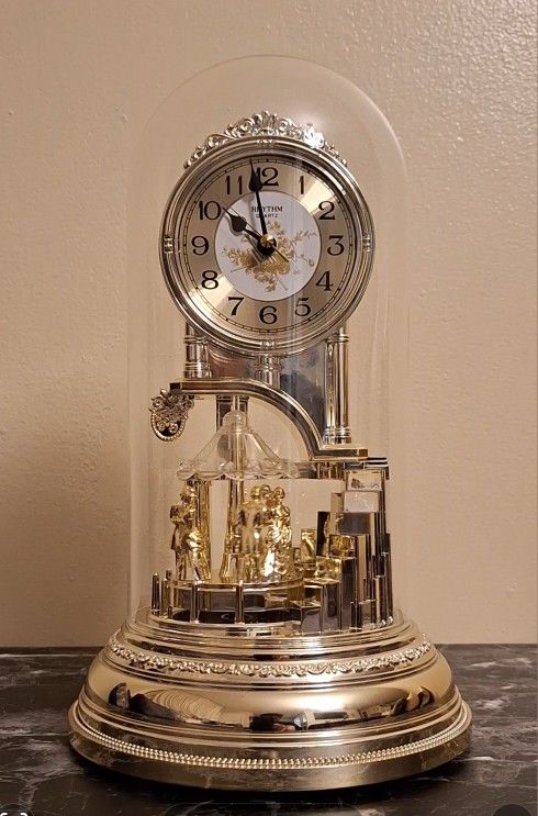 ANTIQUE RHYTHM QUARTZ CLOCK WITH SPINNING DANCE BALL - MADE IN JAPAN