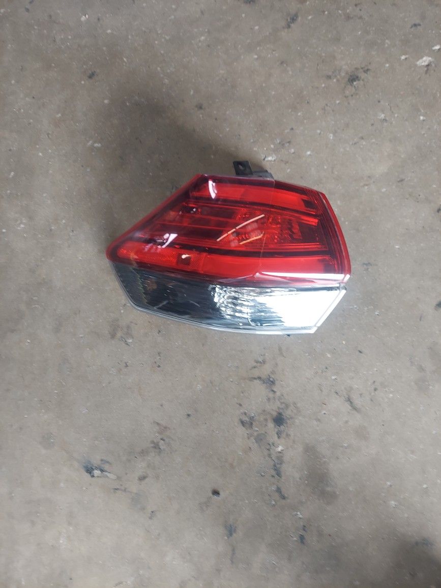 LEFT TAIL LAMP FOR NISSAN ROGUE YEAR 2017 UP 2020