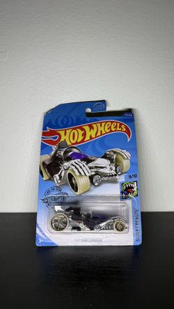 2017 Hot Wheels Tur-Bone Charged Skull Car