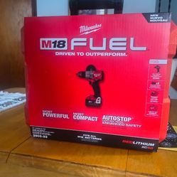 Brand New Milwaukee Drill Kit