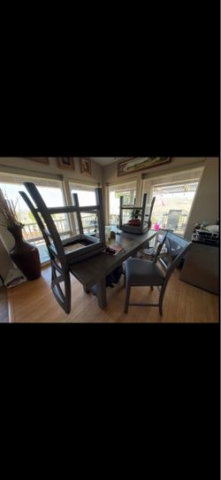 DINING TABLE + 7 CHAIRS