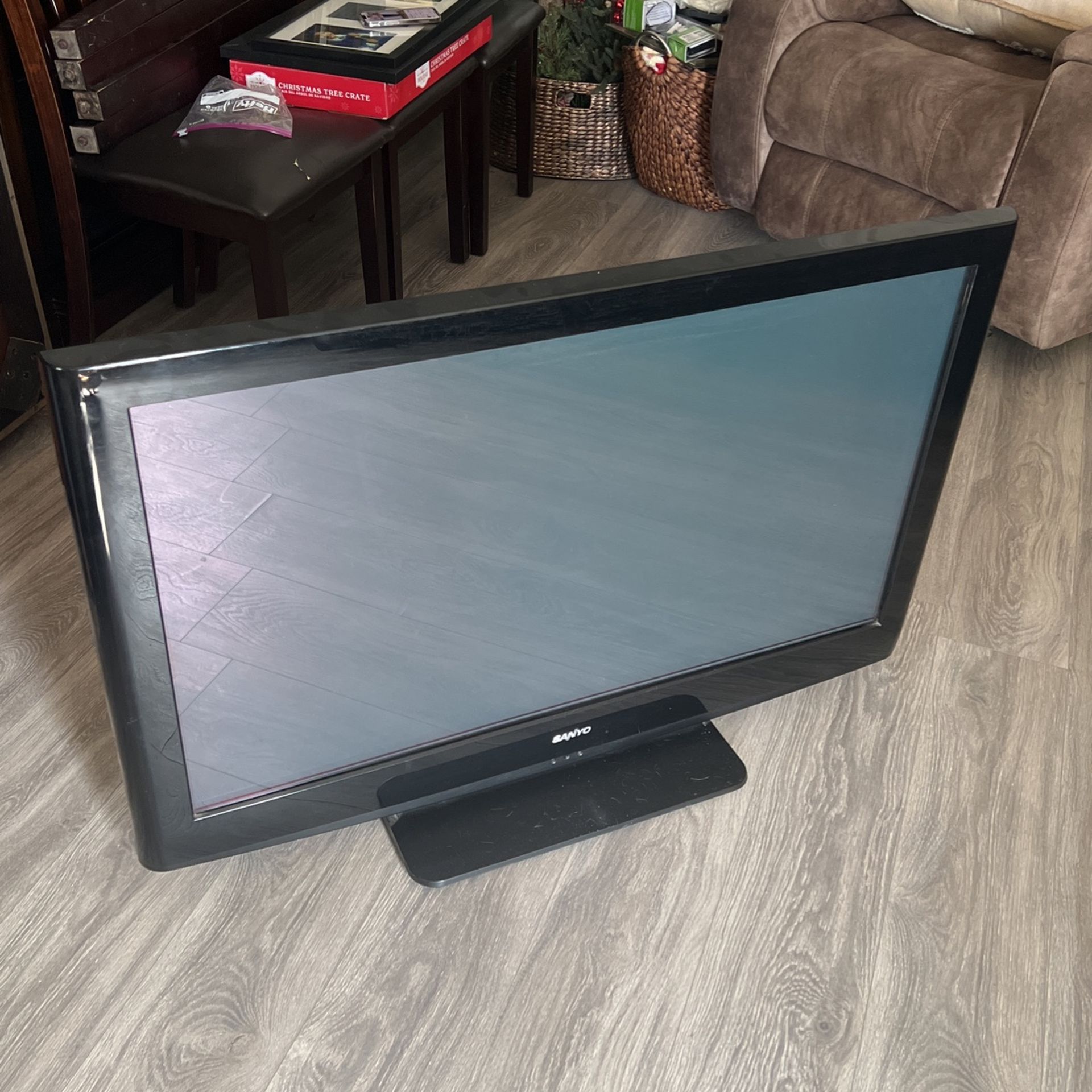 Sanyo 43” Flatscreen TV