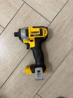 Dewalt 1/4 in impact driver (DCF885)