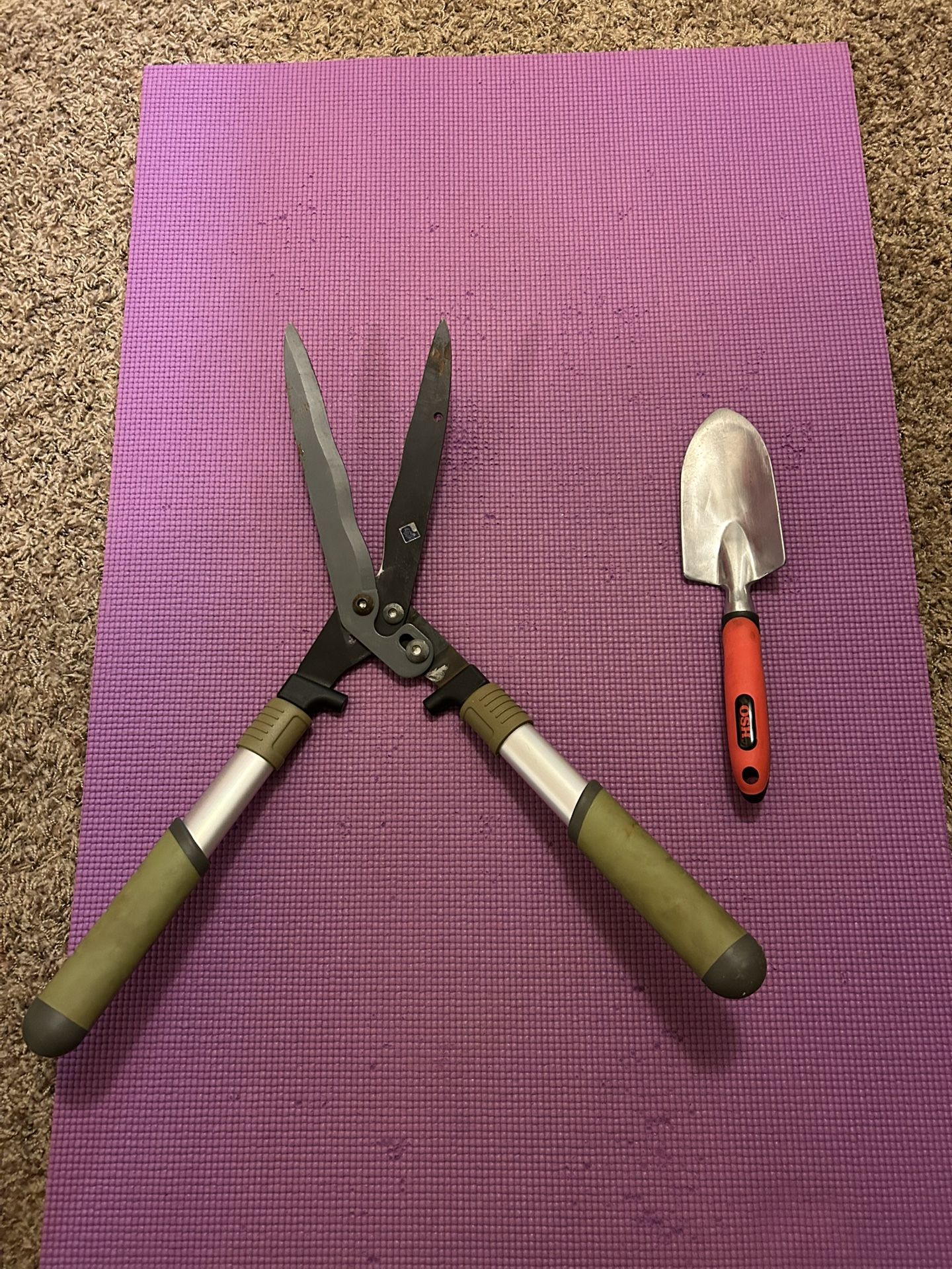 Gardening Cutter And Trowel