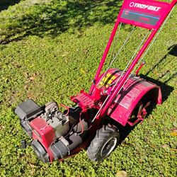Troy-bilt. Tiller. Briggs and Stratton Engine 