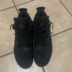 Black cat Jordan 4’s