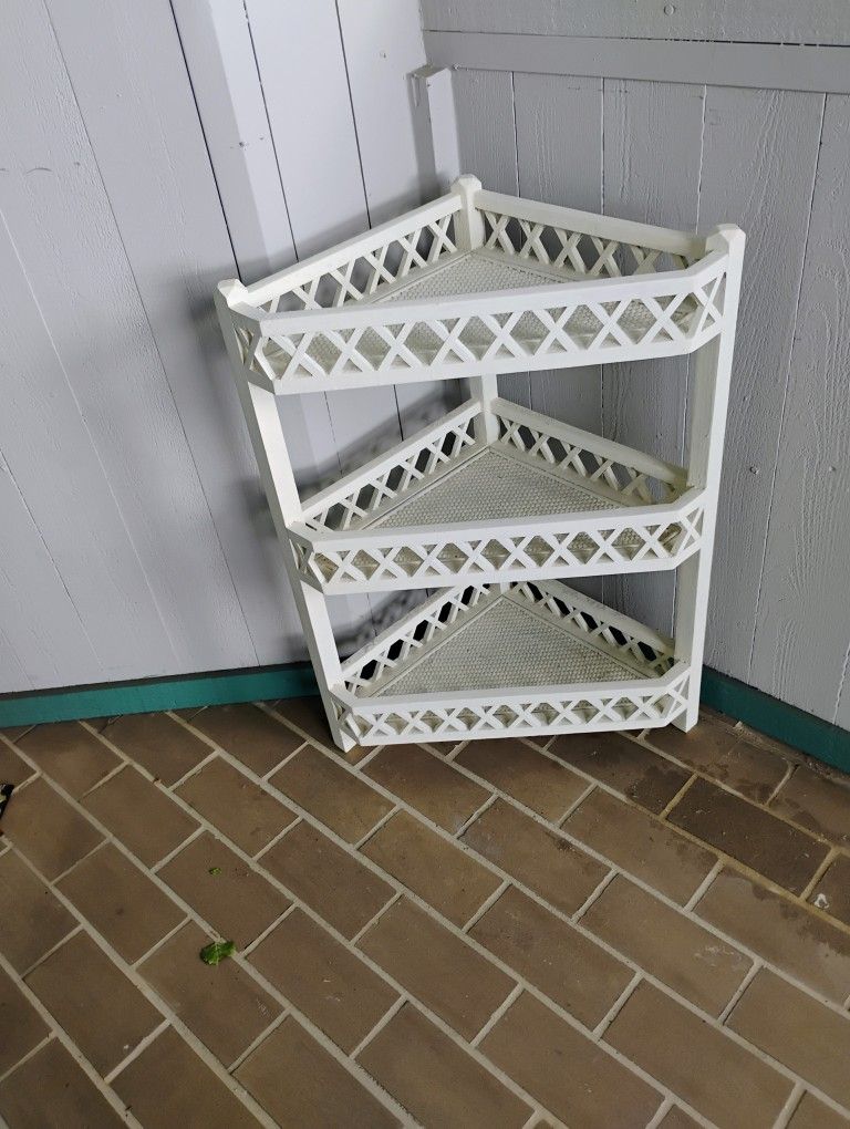 Corner shelf. 16 x16 wooden