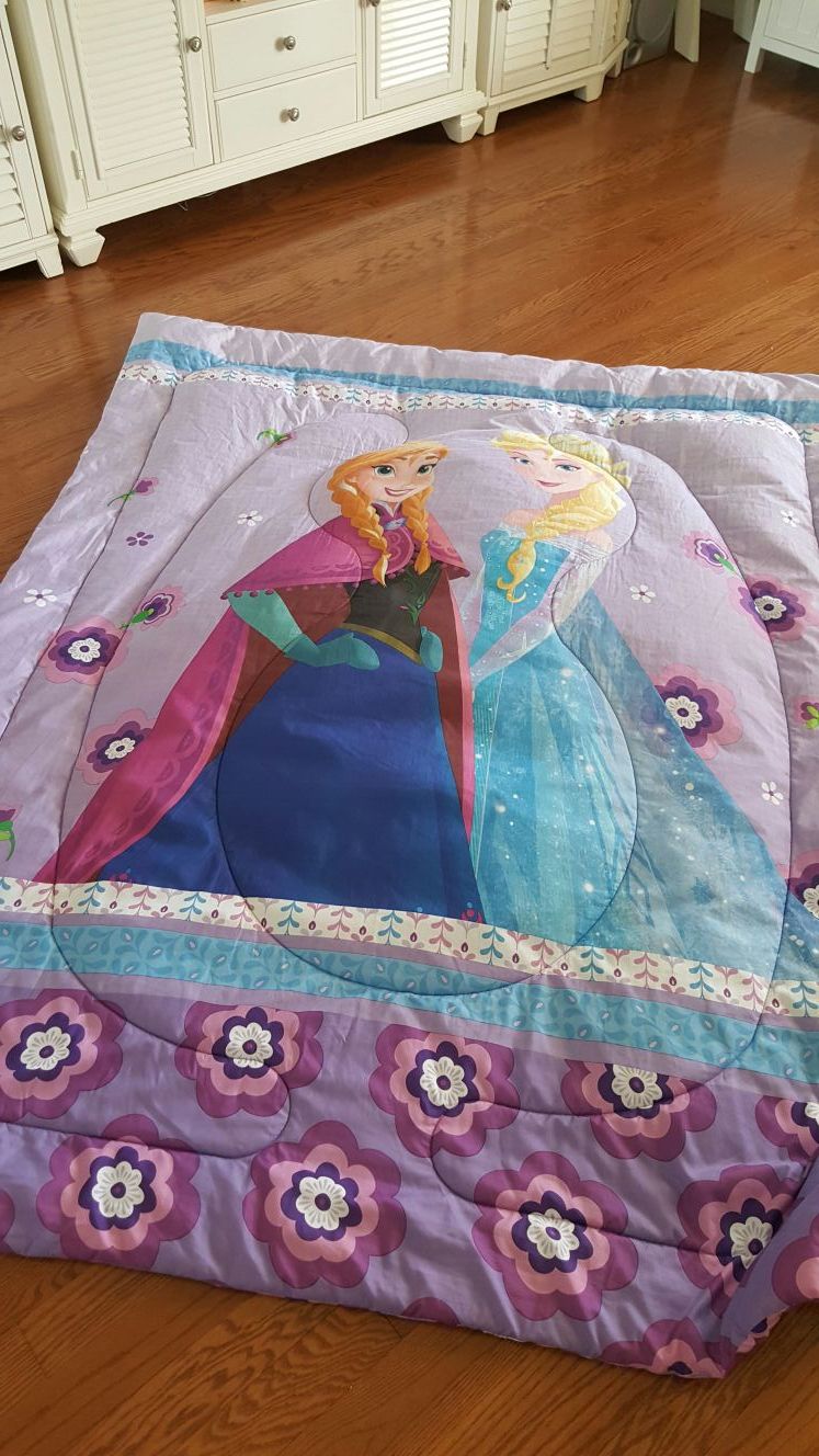 Full frozen comforter like new 15.00 obo