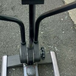 Fold up ski exercise machine