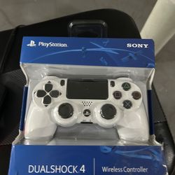 PS4 CONTROLLERS SEALED NOT USED