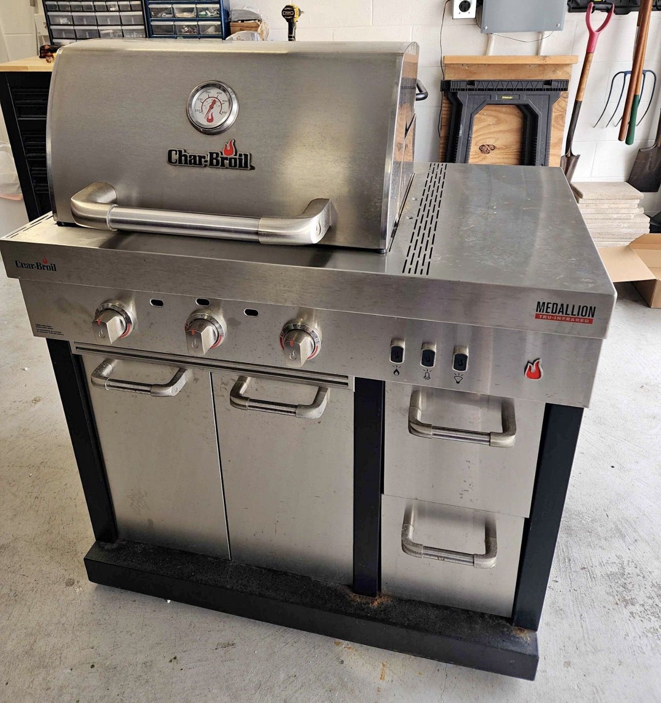 Charbroil modular kitchen 3 burner grill medallion