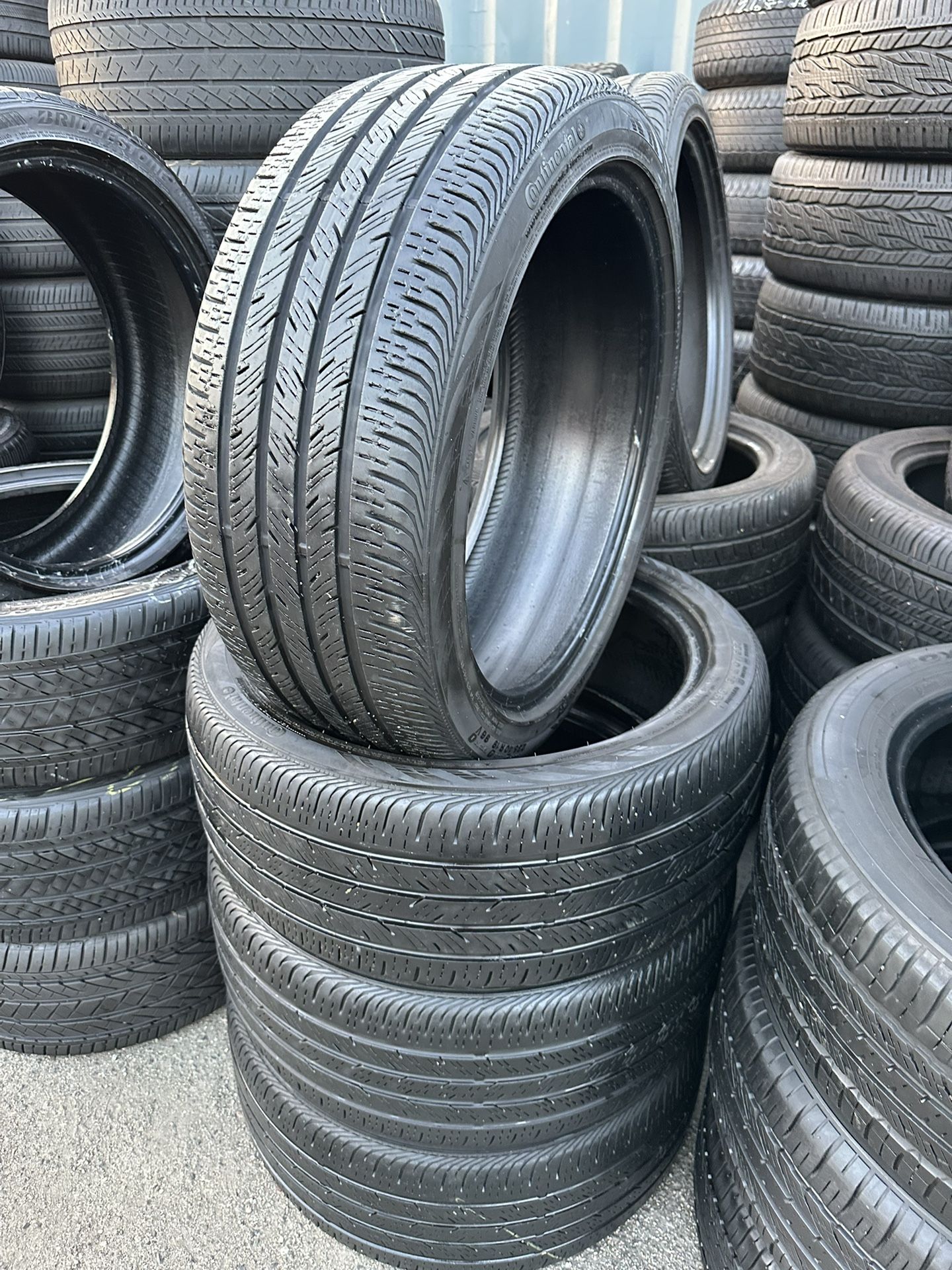 235/40/19 Set Of Continental Tires Installed 