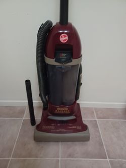 Hoover 12A Bagless Vacuum
