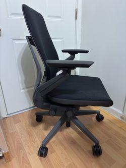 Gesture Steecase Gaming/ Executive Chair