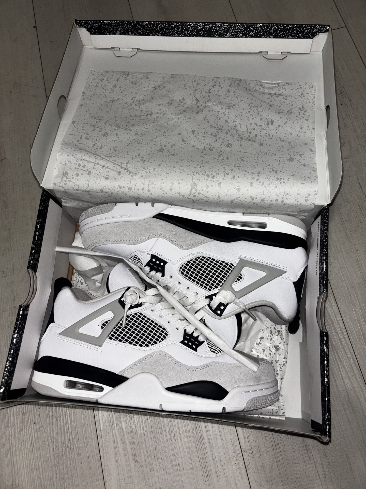 Size 10.5 Jordan 4 