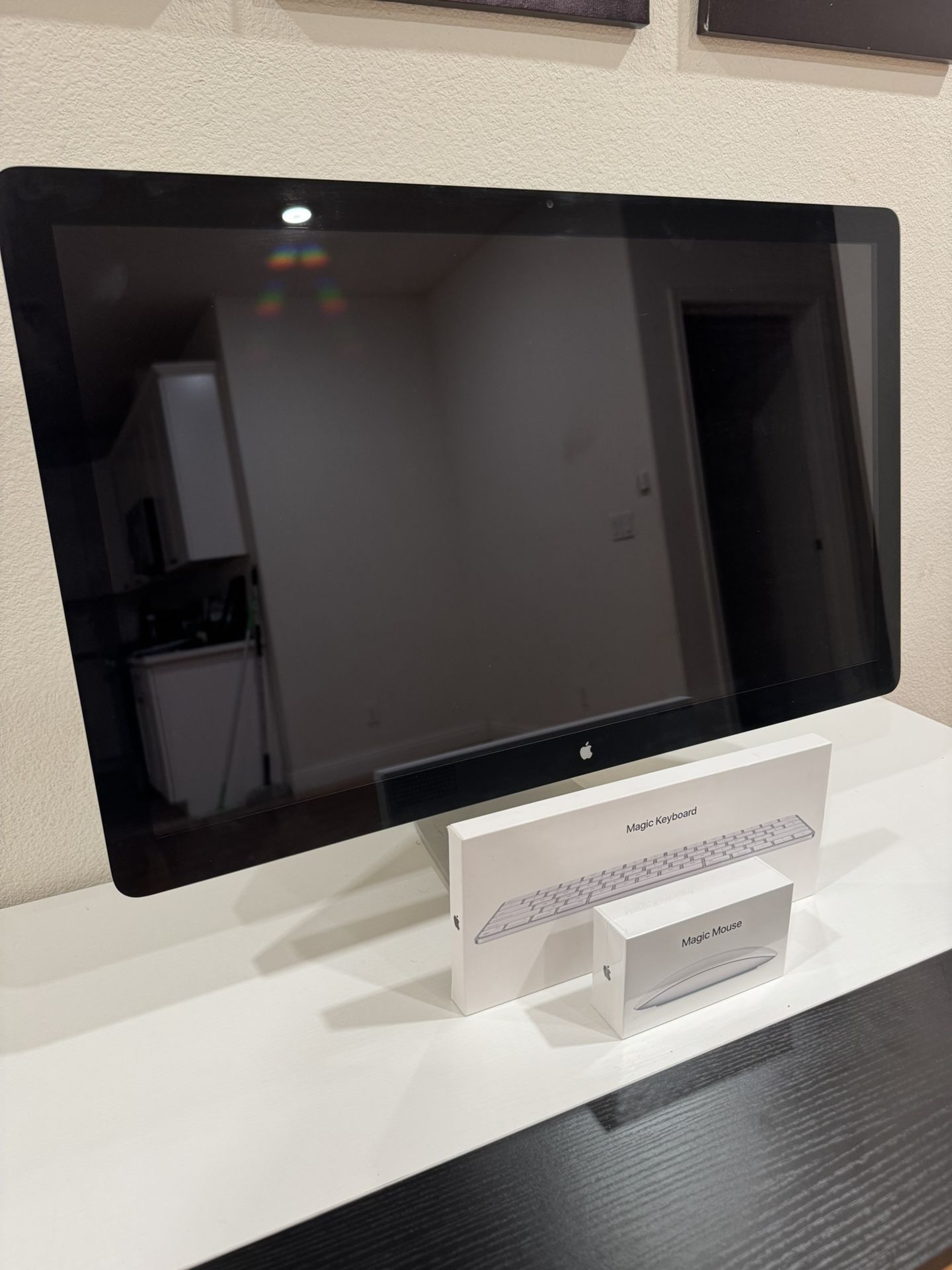 27inch Apple Display + BRAND NEW Magic Keyboard + Magic Mouse (New) bundle