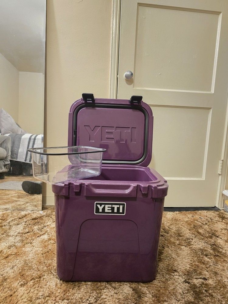 YETI Roadie 24 Nordic Purple With Hard Cooler Basket
