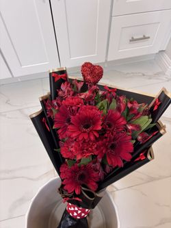 Red Valentine’s Day Flat Wrap Ramo
