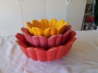 Stacking ceramic bowls