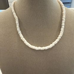 Beautiful Vtg Hawaii Puka Shell Silver Tone Clasp choker necklace unisex