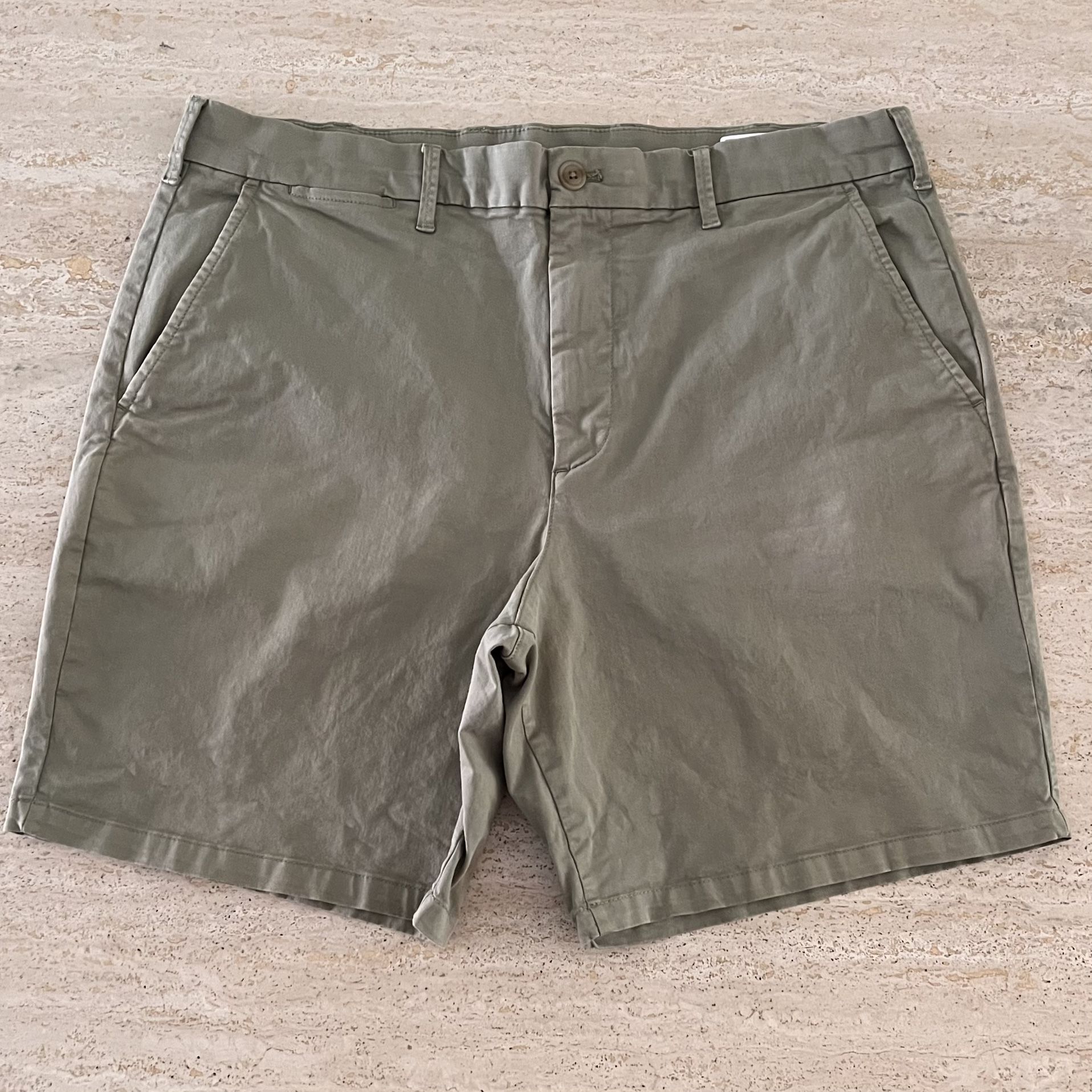 GAP KHAKI MEN’S SHORTS