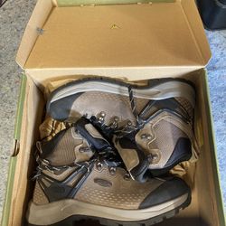KEEN Womens Size 10 Waterproof Hiking Boots
