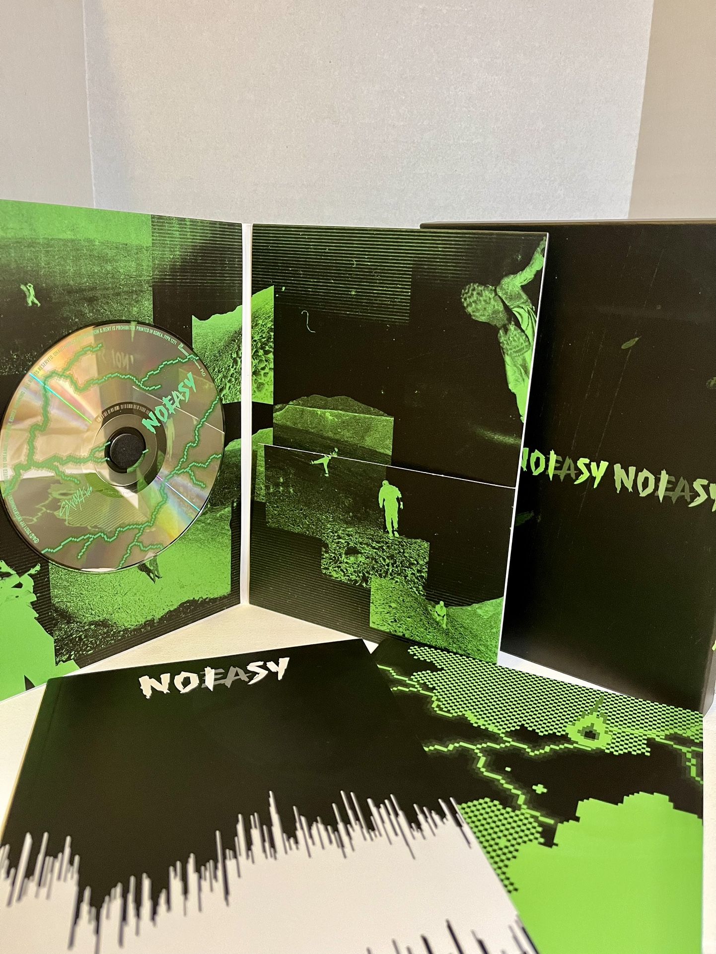 Stray Kids - Noeasy album with original inclusions