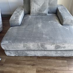 Upholstered chaise lounge chair