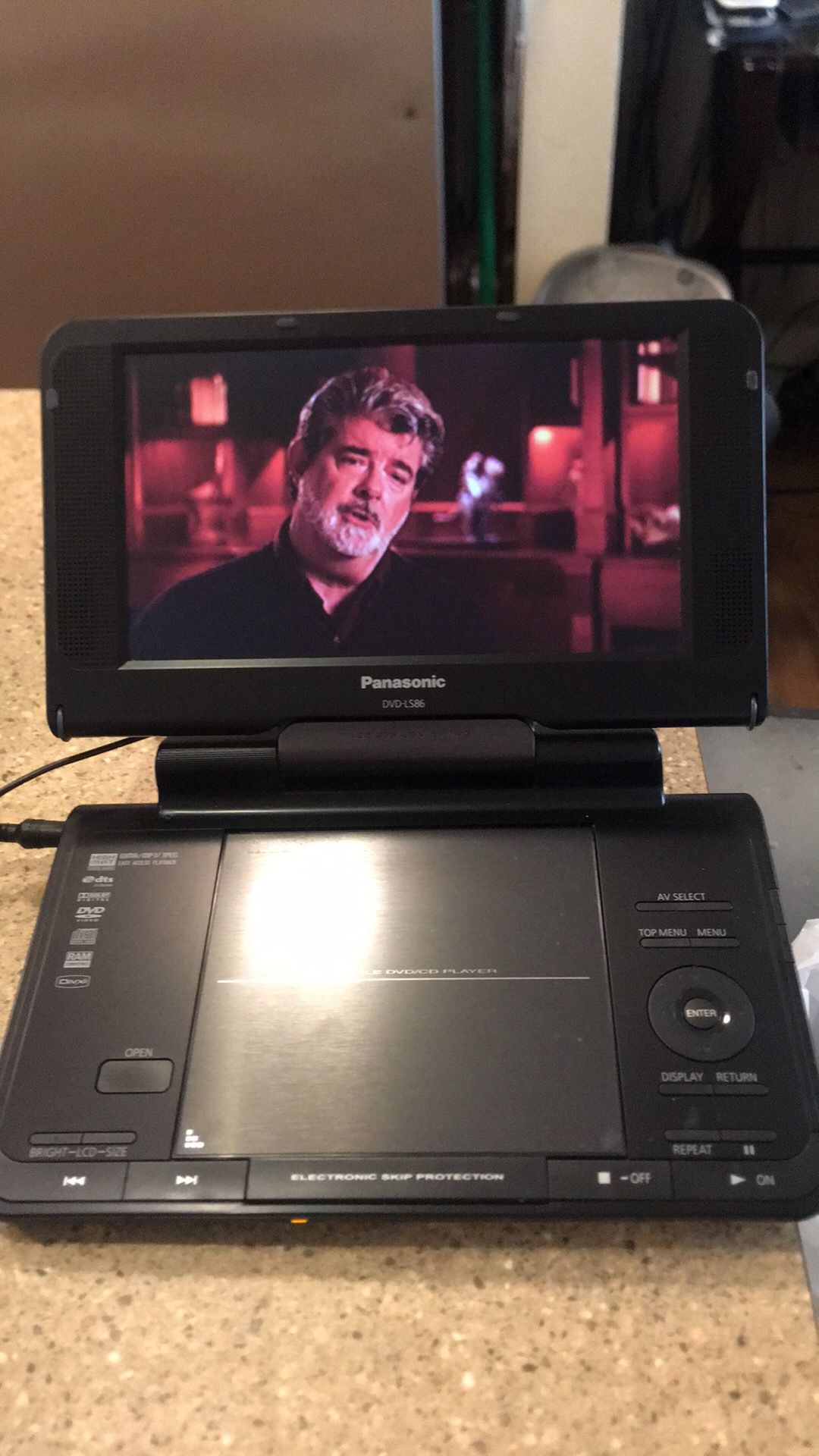 Panasonic DVD-LS86 Battery powered Portable DVD Player (8.5”) Screen w/Charger. Tested and works