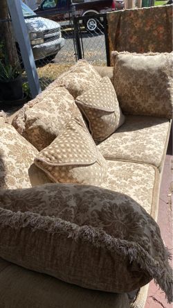 Sofa set in good condition pet free/smoke free home