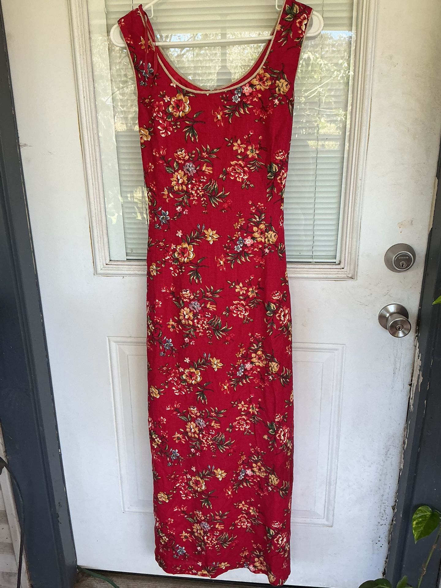 Beautiful Rose Print Red Jessica Howard Size 14 Sleeveless Dress 44 Inches Long